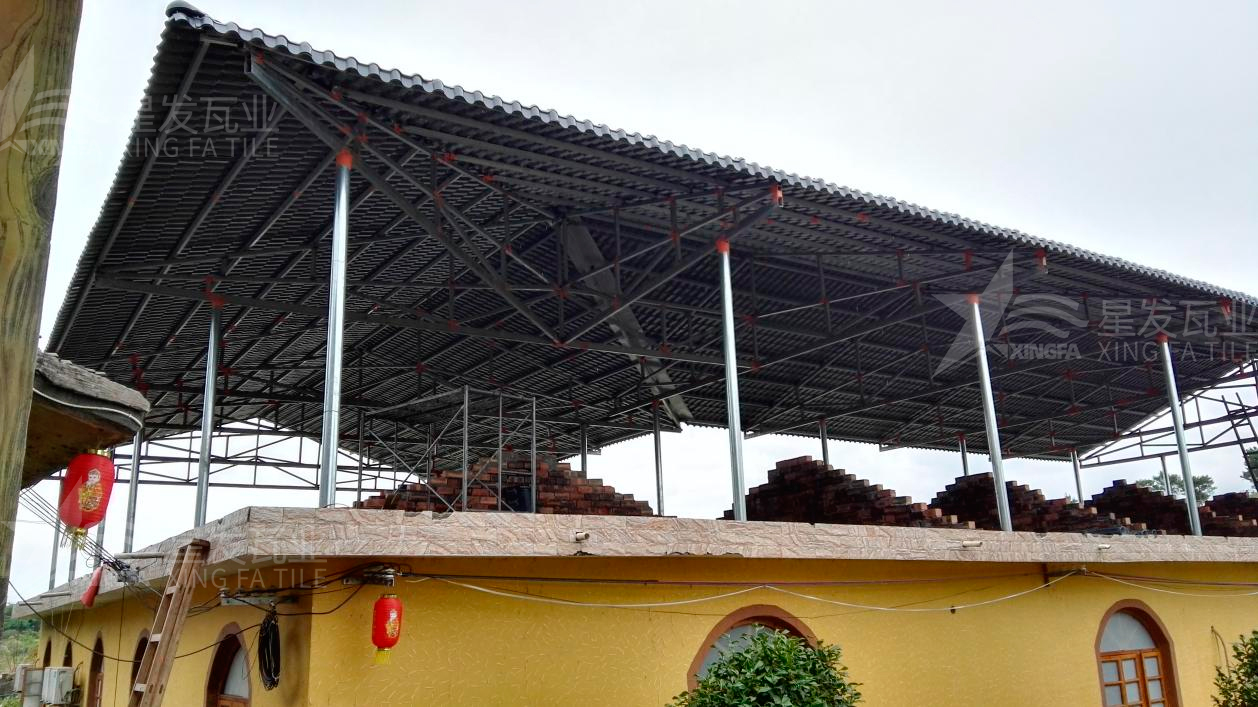 “鋼結(jié)構(gòu)+合成樹脂瓦”屋面建筑體系已被普遍應(yīng)用，促進行業(yè)發(fā)展
